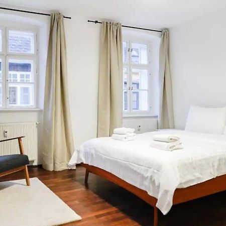Apartamento Authentic Austrian Flat In The South Of Vienna Modling Exterior foto