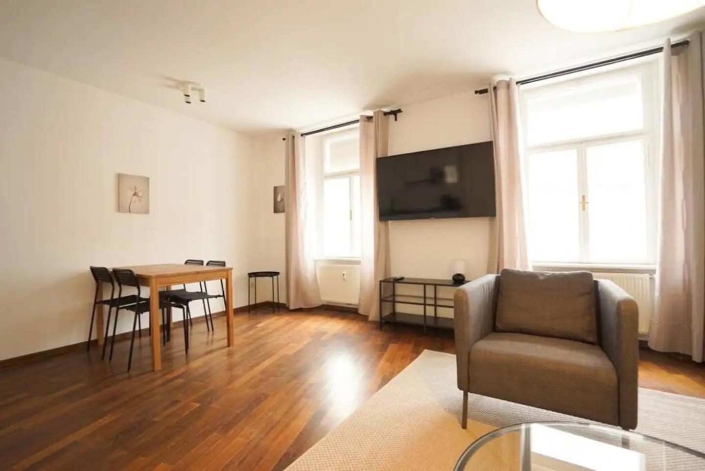 Apartamento Authentic Austrian Flat In The South Of Vienna Modling Exterior foto