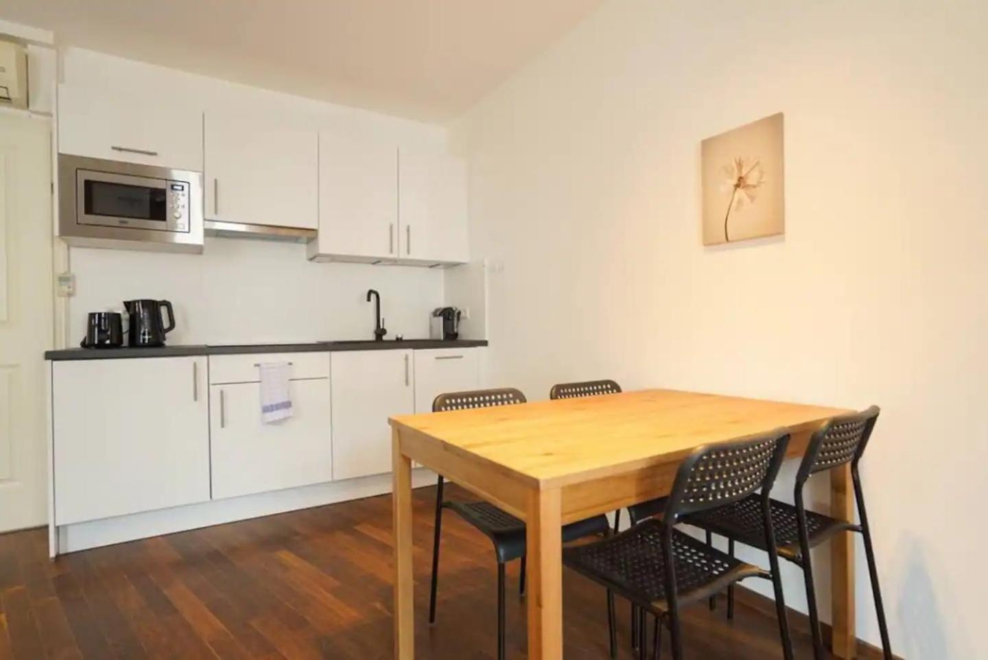 Apartamento Authentic Austrian Flat In The South Of Vienna Modling Exterior foto