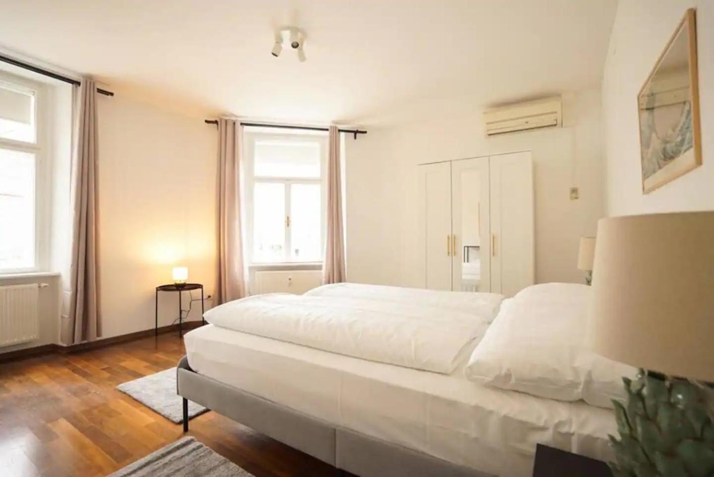 Apartamento Authentic Austrian Flat In The South Of Vienna Modling Exterior foto