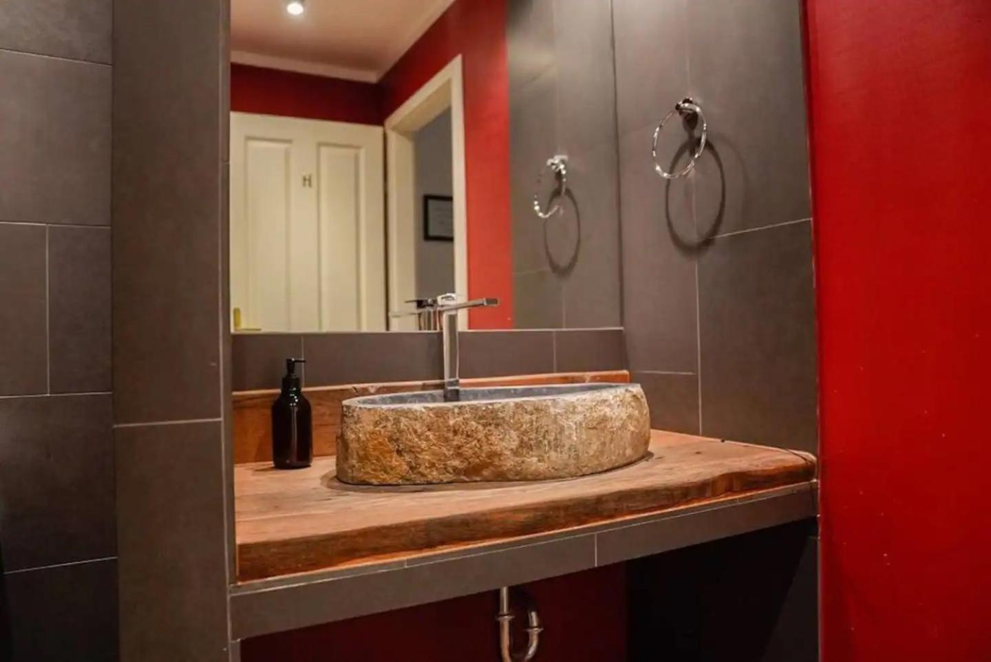 Apartamento Authentic Austrian Flat In The South Of Vienna Modling Exterior foto