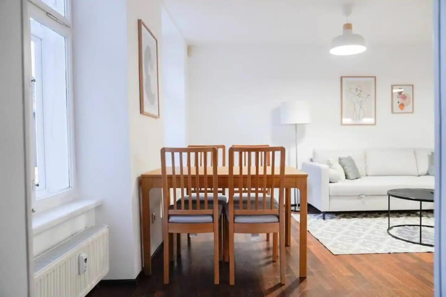 Apartamento Authentic Austrian Flat In The South Of Vienna Modling Exterior foto