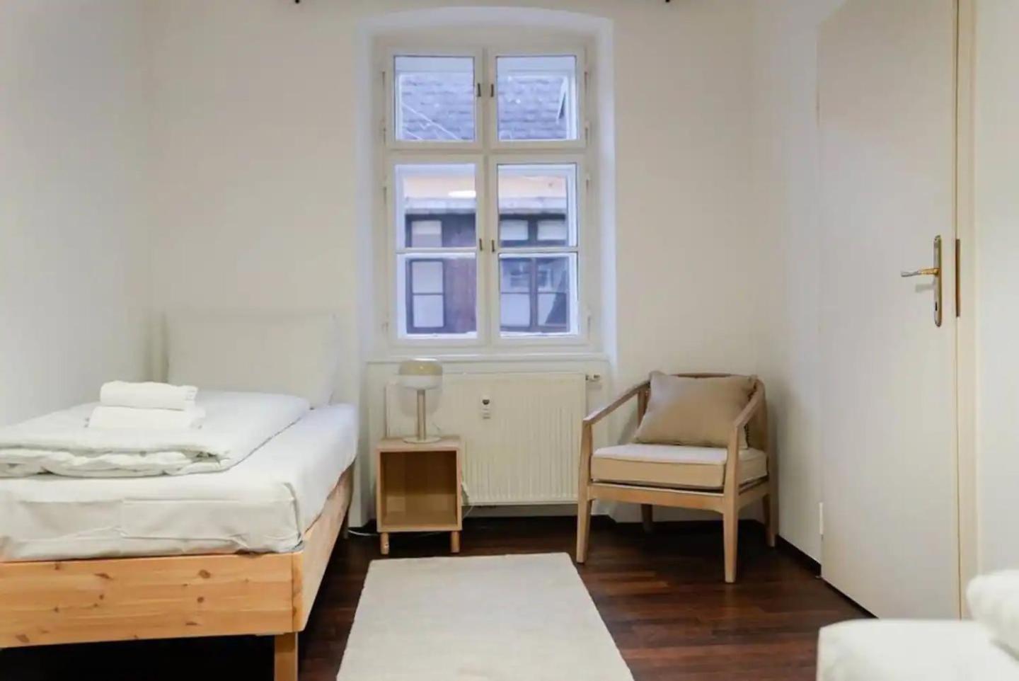 Apartamento Authentic Austrian Flat In The South Of Vienna Modling Exterior foto