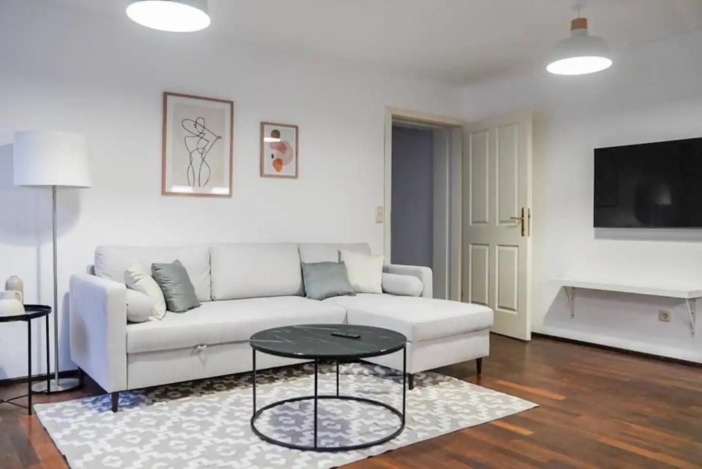 Apartamento Authentic Austrian Flat In The South Of Vienna Modling Exterior foto