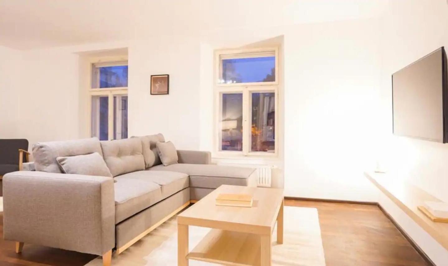 Apartamento Authentic Austrian Flat In The South Of Vienna Modling Exterior foto