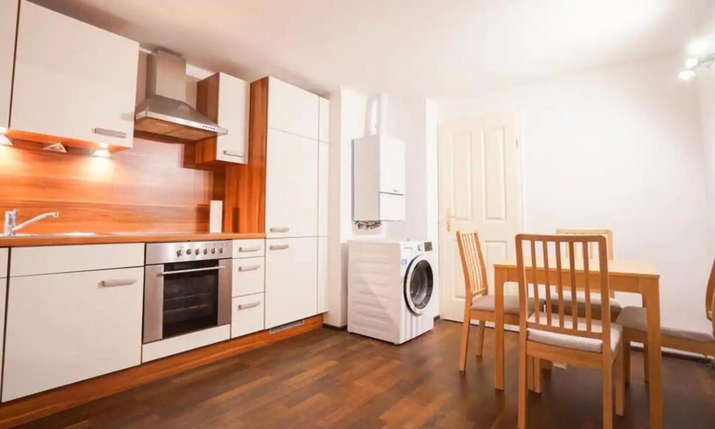 Apartamento Authentic Austrian Flat In The South Of Vienna Modling Exterior foto
