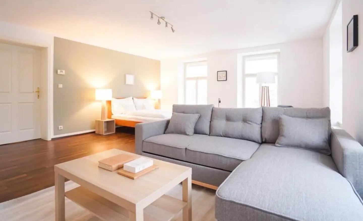 Apartamento Authentic Austrian Flat In The South Of Vienna Modling Exterior foto