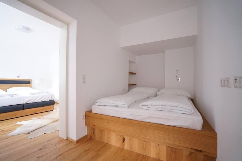 Apartamento Authentic Austrian Flat In The South Of Vienna Modling Exterior foto