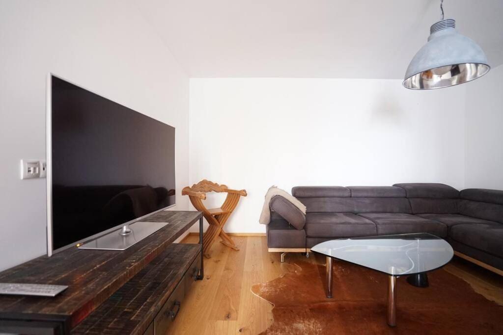 Apartamento Authentic Austrian Flat In The South Of Vienna Modling Exterior foto