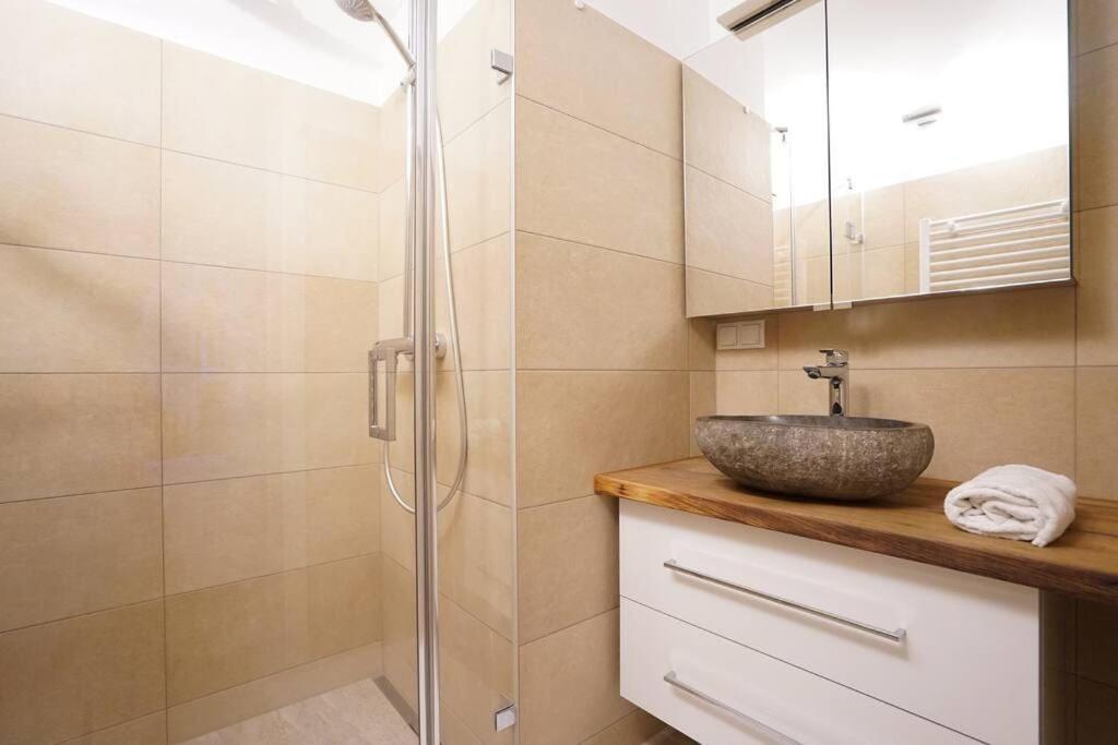 Apartamento Authentic Austrian Flat In The South Of Vienna Modling Exterior foto