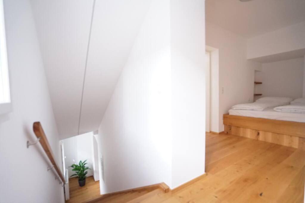 Apartamento Authentic Austrian Flat In The South Of Vienna Modling Exterior foto