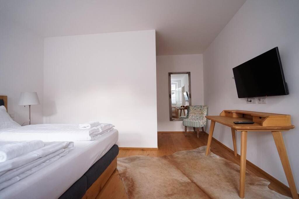 Apartamento Authentic Austrian Flat In The South Of Vienna Modling Exterior foto